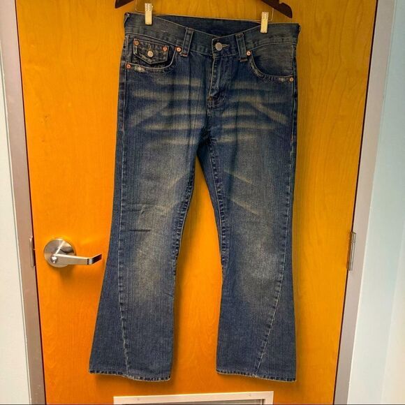 TRUE RELIGION Joey Distressed Wiskering Jeans w/ Embroidered Back Pocket Sz 32 - Picture 2 of 16